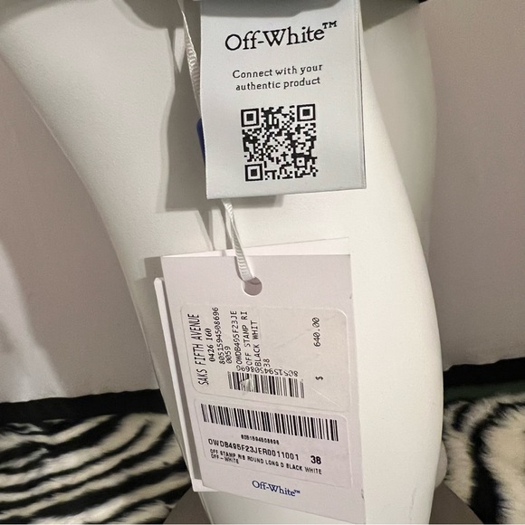 Off-White
Stamped Logo Turtleneck Midi-Dress - Picture 8 of 9